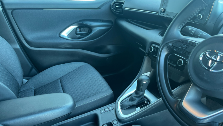 Toyota Yaris 1.5 Hybrid Design 5dr CVT Hybrid Hatchback